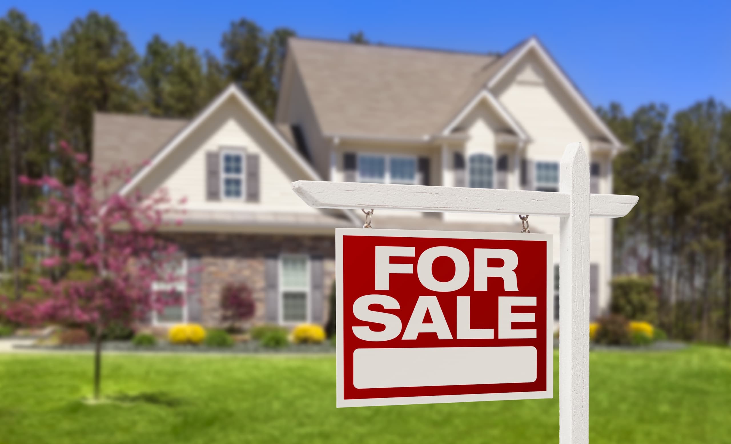 Home For Sale / Selling your home / Selling your home in spring / spring home sale / spring / real estate / home / house